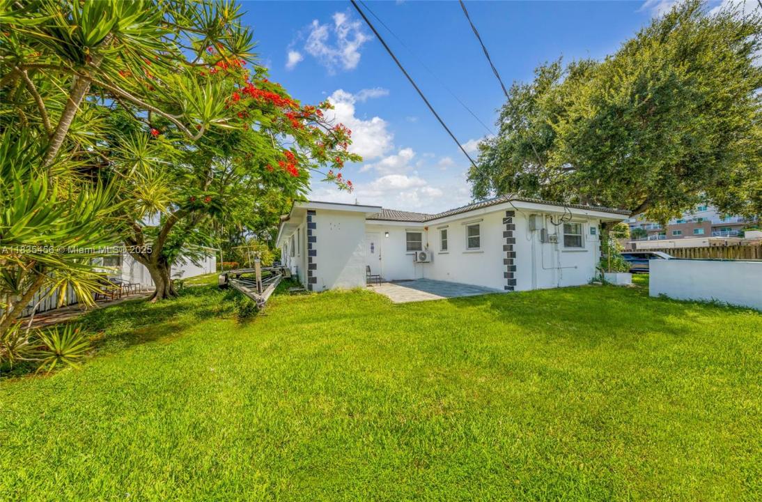 213 SE Park St, Dania Beach, Флорида 33004, Соединенные Штаты