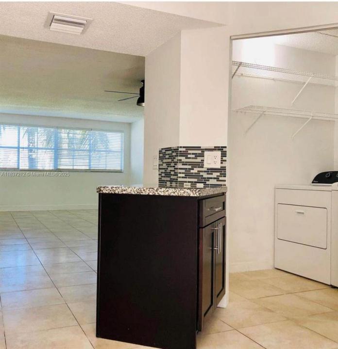 6155 NW 186th St 212, Hialeah, Florida 33015, HOA KỲ