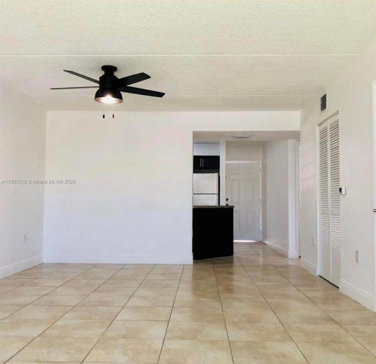 6155 NW 186th St 212, Hialeah, Florida 33015, HOA KỲ