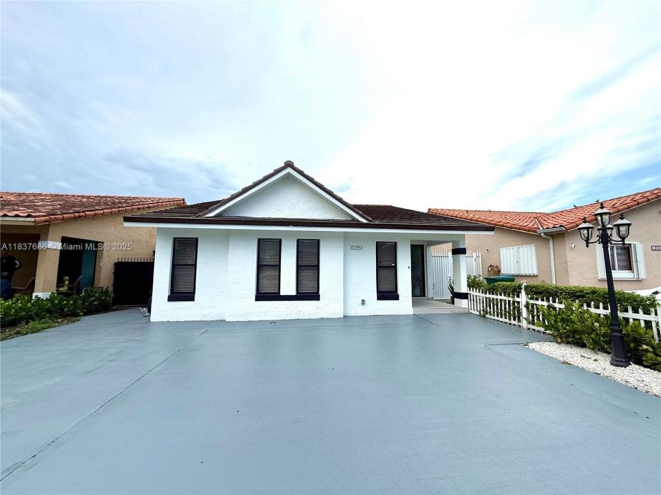 10351 NW 127th St, Hialeah Gardens, Flórida 33018, Estados Unidos