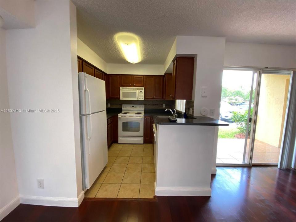 7640 Westwood Dr 406, Tamarac, 佛羅里達州 33321, 美國
