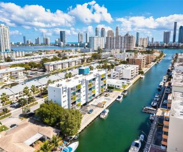 3626 NE 168th St 305, North Miami Beach, Florida 33160, USA