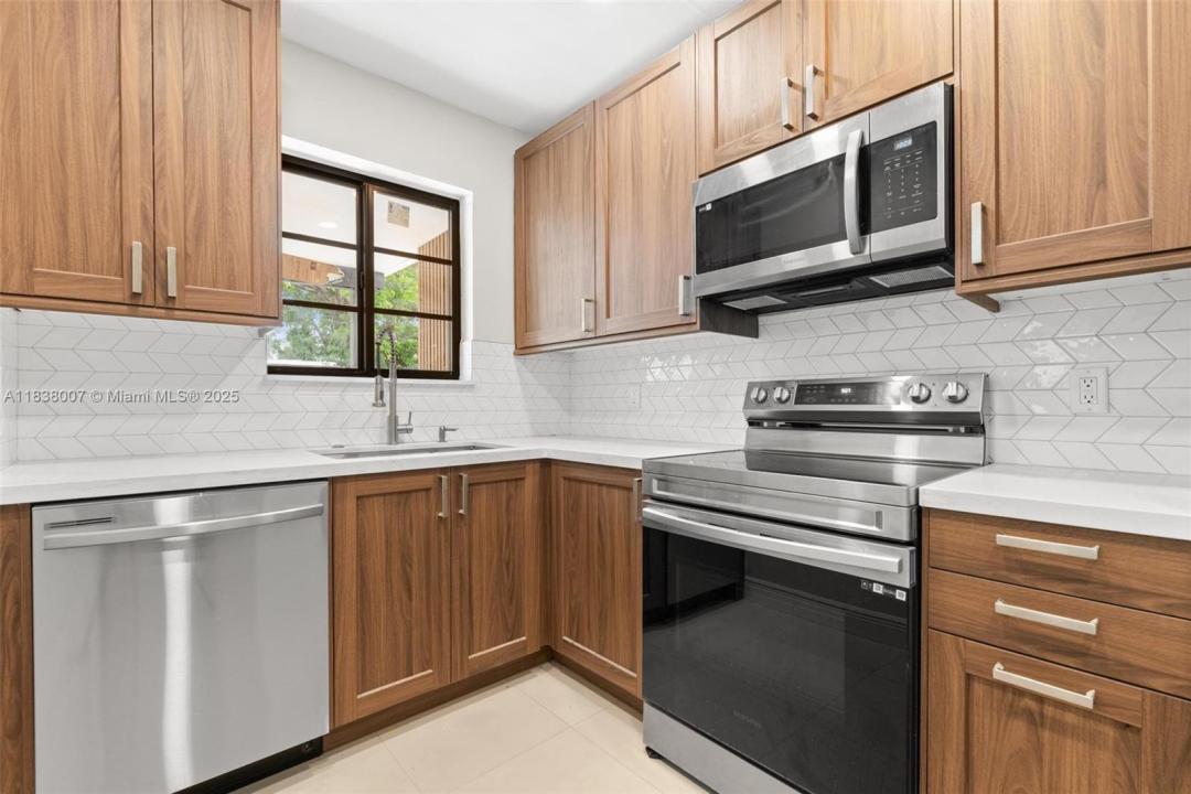 2440 SW 3rd St, Miami, Flórida 33135, Estados Unidos