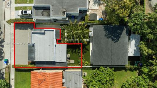 2440 SW 3rd St, Miami, Florida 33135, USA
