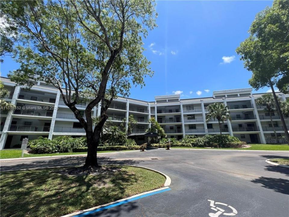 16171 Blatt Blvd 104, Weston, Florida 33326, Amerika Birleşik Devletleri