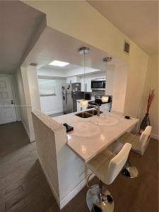 16171 Blatt Blvd 104, Weston, Florida 33326, USA