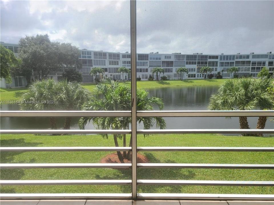 82 Oakridge G 82, Deerfield Beach, Floryda 33442, USA