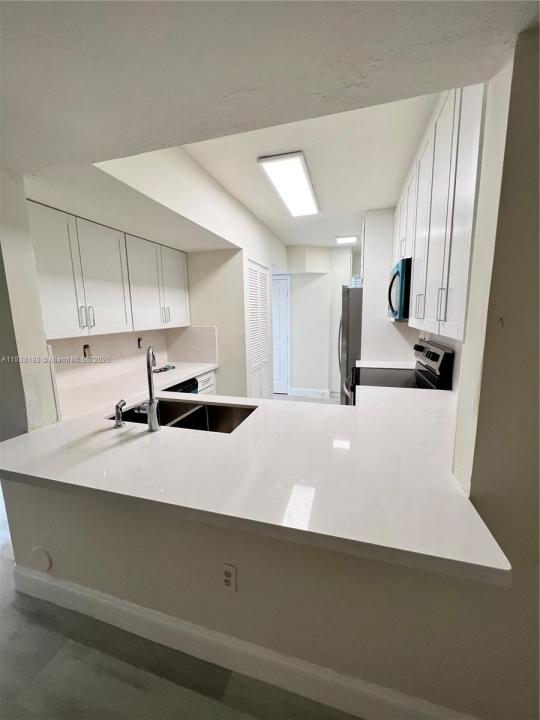 12472 NW 11th Ln 1905, Miami, Флорида 33182, Соединенные Штаты