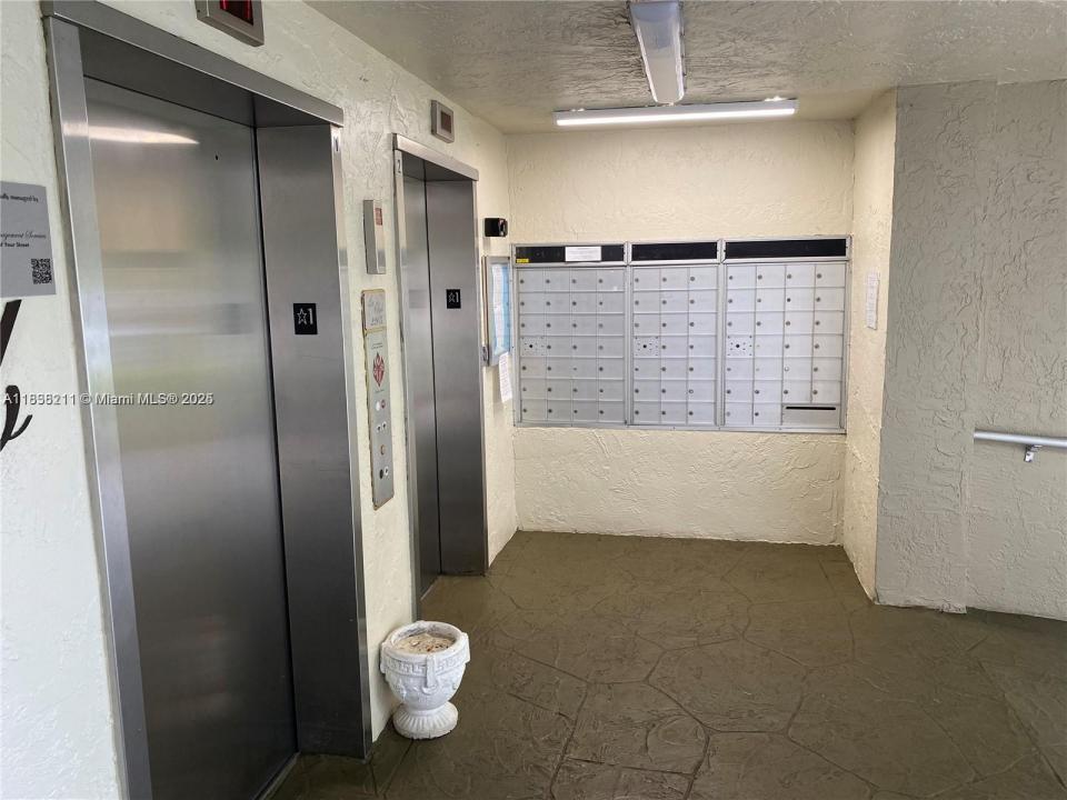 2205 S Cypress Bend Dr 302, Pompano Beach, 佛罗里达州 33069, 美国
