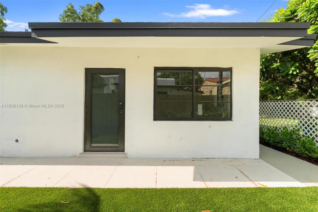 2442 SW 3rd St 3, Miami, 佛罗里达州 33135, 美国