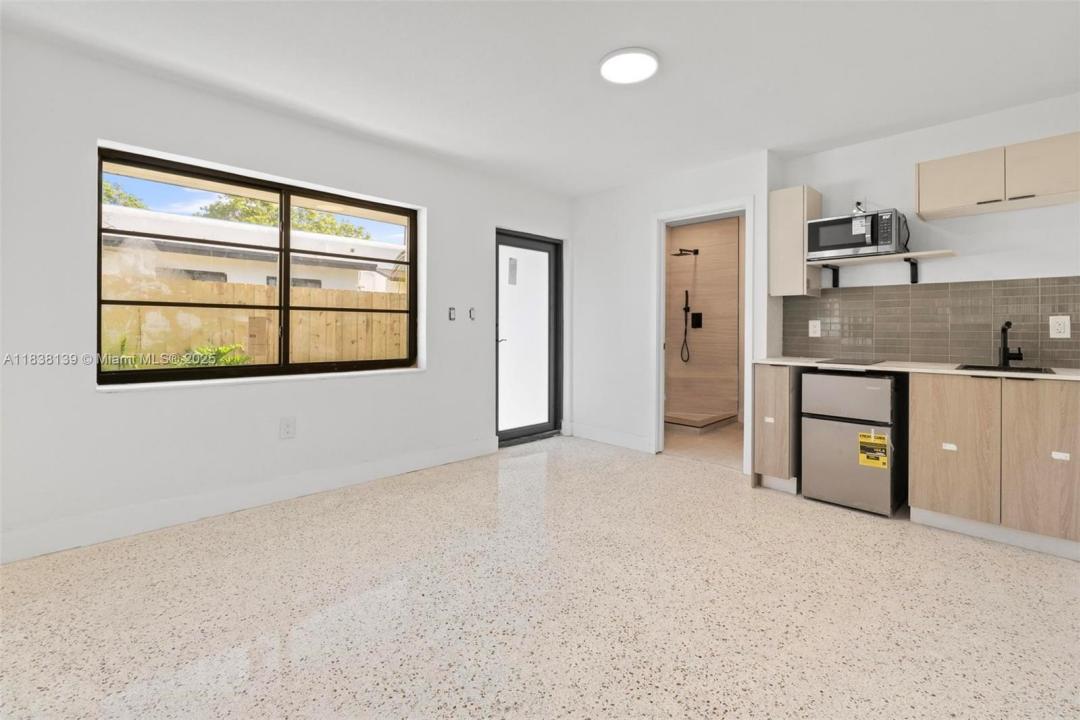 2442 SW 3rd St 3, Miami, 佛罗里达州 33135, 美国