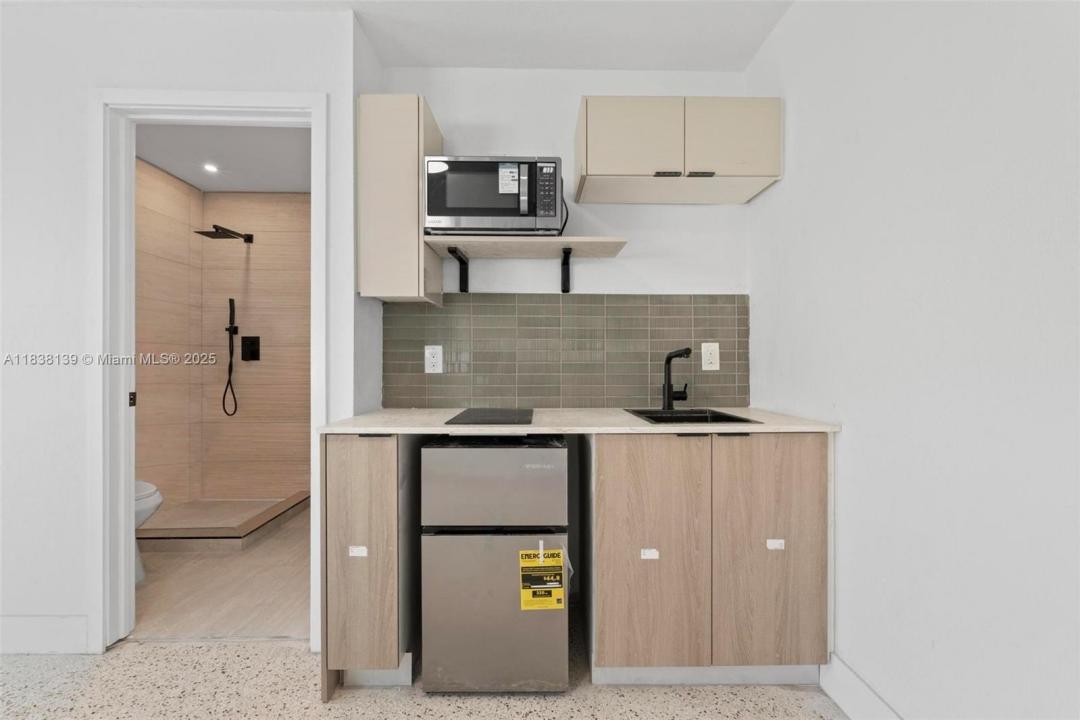 2442 SW 3rd St 3, Miami, 佛罗里达州 33135, 美国