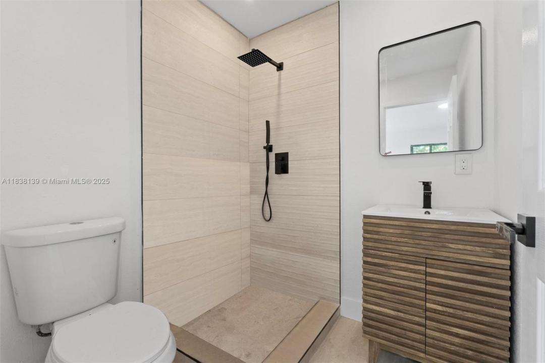 2442 SW 3rd St 3, Miami, 佛罗里达州 33135, 美国