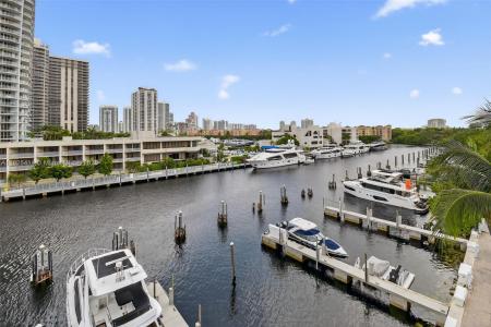 19925 NE 39th PL Boat Slip #17, Aventura, Floride 33180, États-Unis