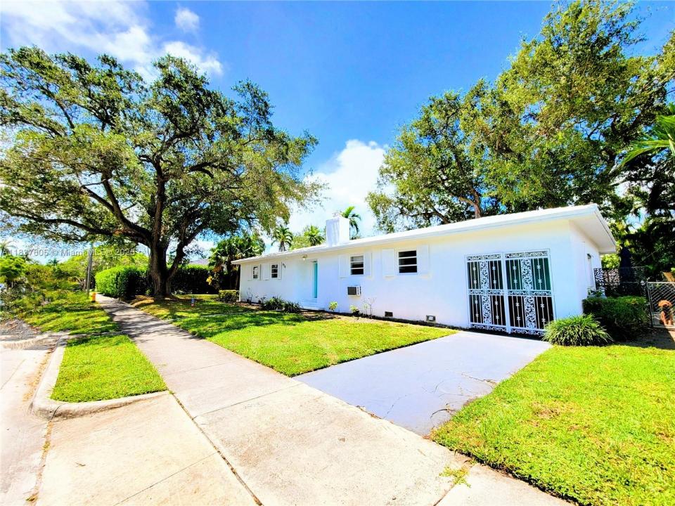828 NE 76th St, Miami, Florida 33138