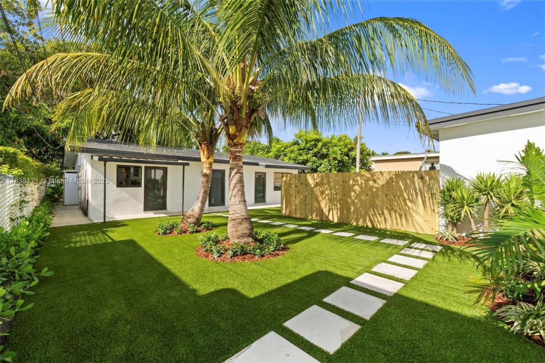 2442 SW 3rd St 4, Miami, 佛罗里达州 33135, 美国