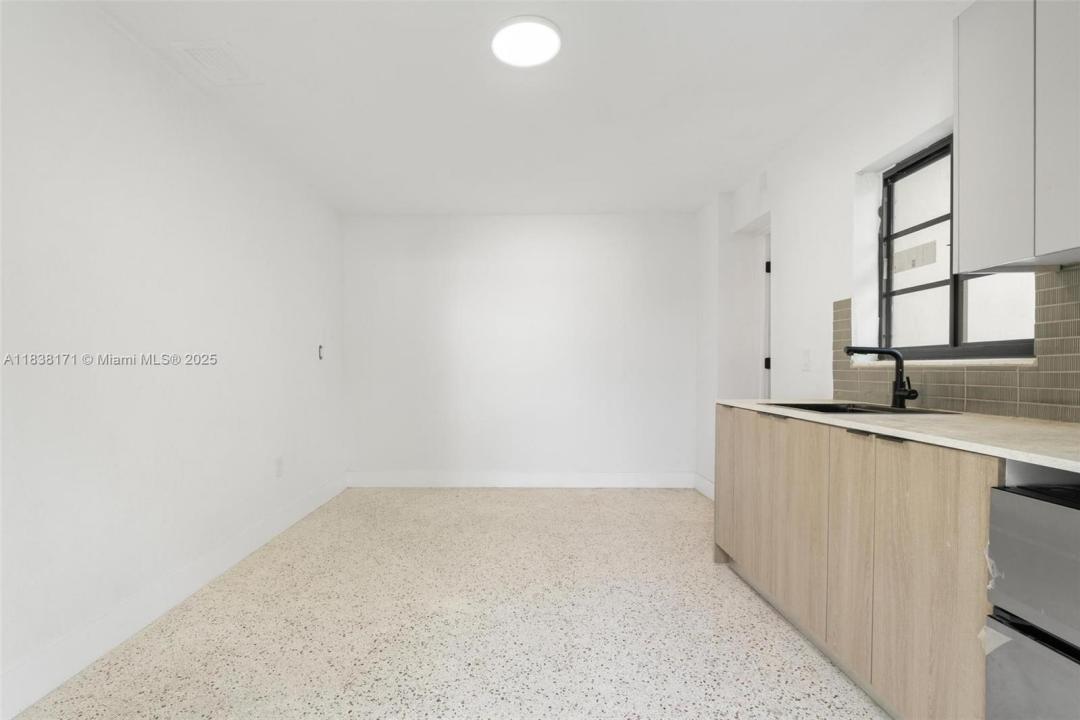 2442 SW 3rd St 4, Miami, 佛罗里达州 33135, 美国