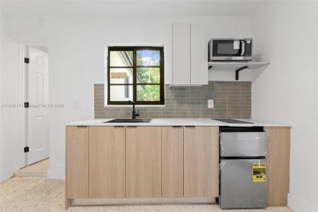 2442 SW 3rd St 4, Miami, Florida 33135, USA