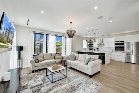 1617 NE 11th St 1, Fort Lauderdale, Florida 33304, USA