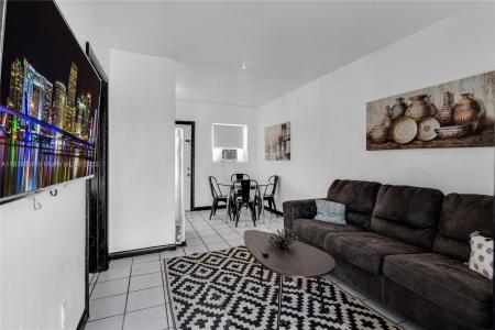 105 SW 5 Ct 1, Dania Beach, Florida 33004, USA