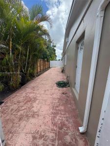 2405 SW 129th Ct, Miami, Florida 33175, USA
