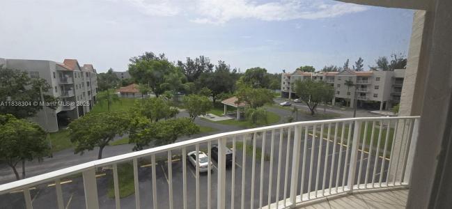 8260 SW 210th St 305, Cutler Bay, Florida 33189, USA