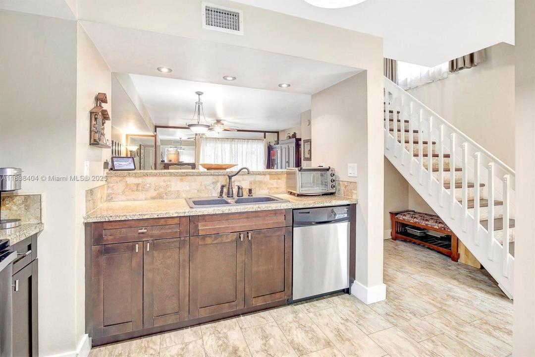 9715 NW 23rd Ct, Pembroke Pines, 佛罗里达州 33024, 美国