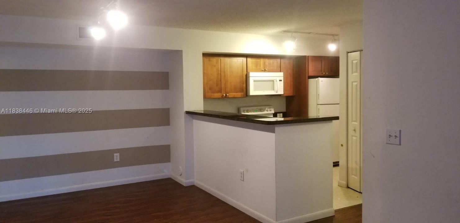 11145 SW 6th St 104, Pembroke Pines, فلوريدا 33025, الولايات المتحدة