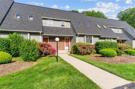 125 Smith Avenue 5C, Smithfield, RI 02828, USA