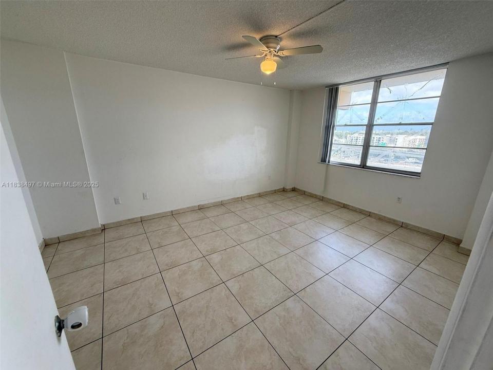 15600 NW 7th Ave 807, Miami, פלורידה 33169, ארצות הברית של אמריקה 