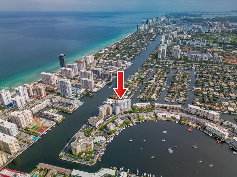 137 Golden Isles Dr 1512, Hallandale Beach, Florida 33009, USA