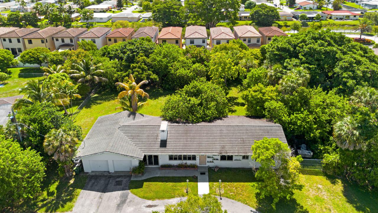 5250 Rock Island Road, Tamarac, Floryda 33319, USA