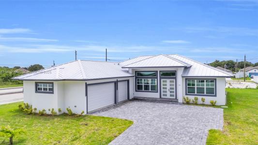 121 SW Sea Lion Rd, Port St. Lucie, Florida 34953, USA