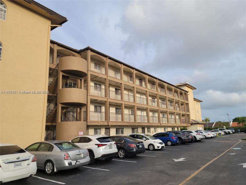 8851 NW 119th 4112, Hialeah Gardens, Floryda 33018, USA