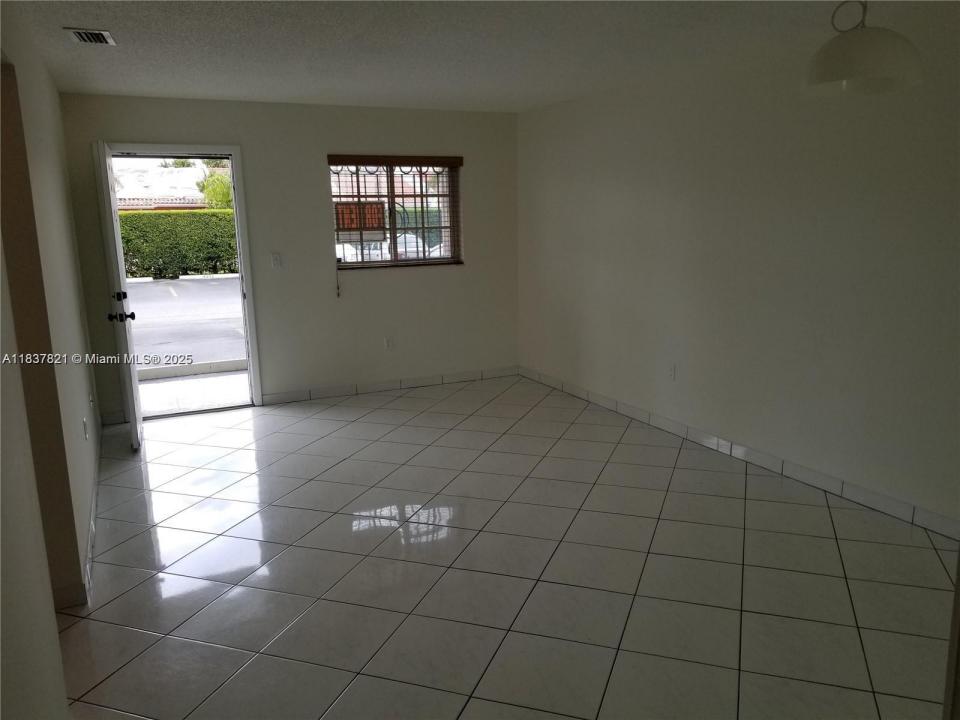 8851 NW 119th 4112, Hialeah Gardens, Floryda 33018, USA