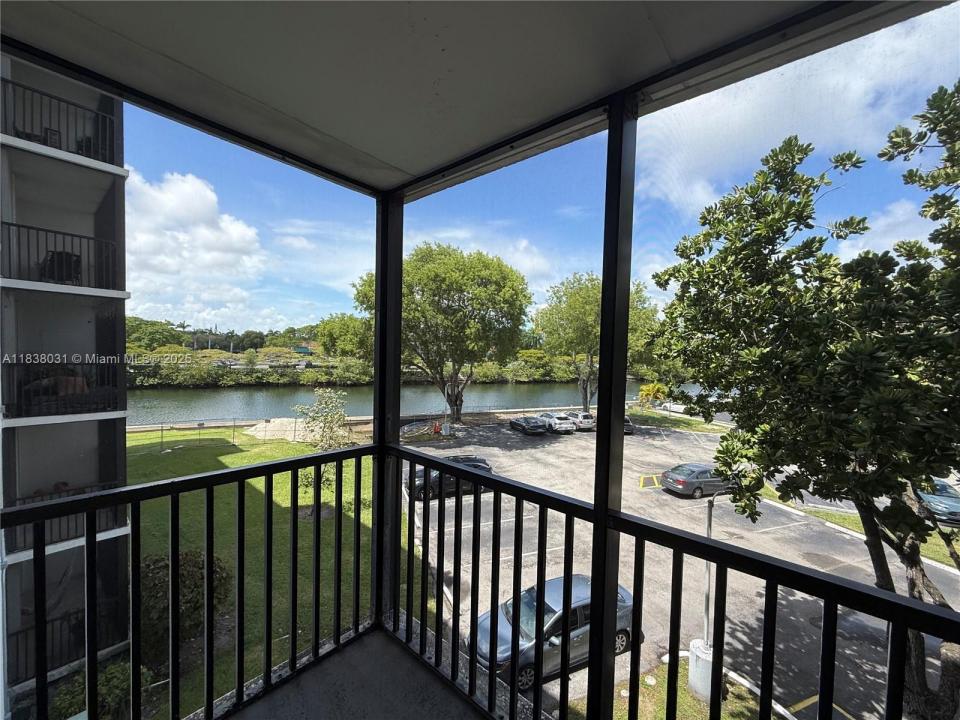 3475 N Country Club Dr 315, Aventura, Florida 33180