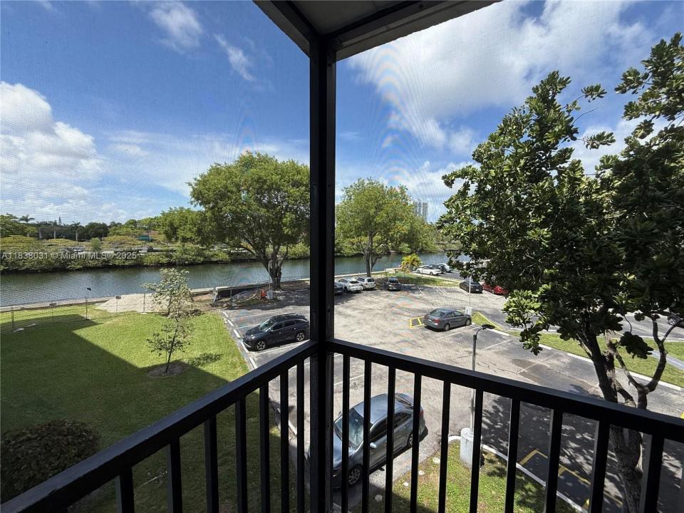 3475 N Country Club Dr 315, Aventura, Florida 33180
