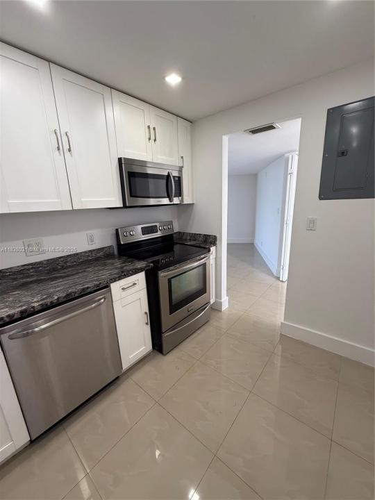3475 N Country Club Dr 315, Aventura, Florida 33180