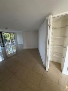3475 N Country Club Dr 315, Aventura, Florida 33180, USA