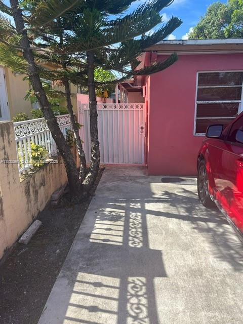 541 E 16th St Side, Hialeah, Florida 33010