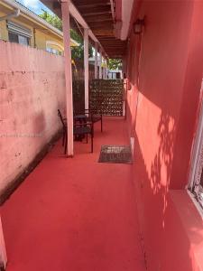 541 E 16th St Side, Hialeah, Florida 33010, USA