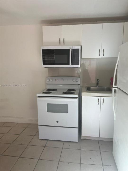 541 E 16th St Side, Hialeah, Florida 33010