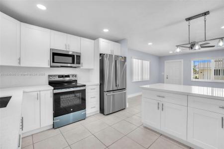 357 Phippen Waiters Rd 1, Dania Beach, Florida 33004, USA