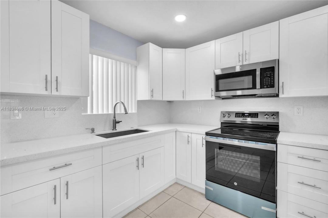 357 Phippen Waiters Rd 1, Dania Beach, Florida 33004
