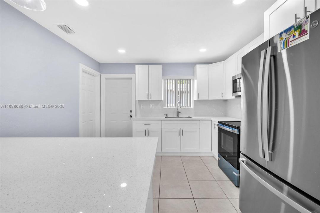 357 Phippen Waiters Rd 1, Dania Beach, Florida 33004
