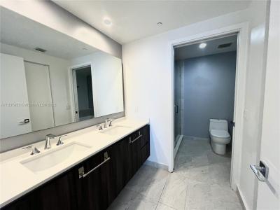 488 NE 18th St 405, Miami, Florida 33132, USA