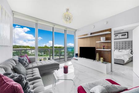 888 Biscayne Blvd 411, Miami, Florida 33132, USA