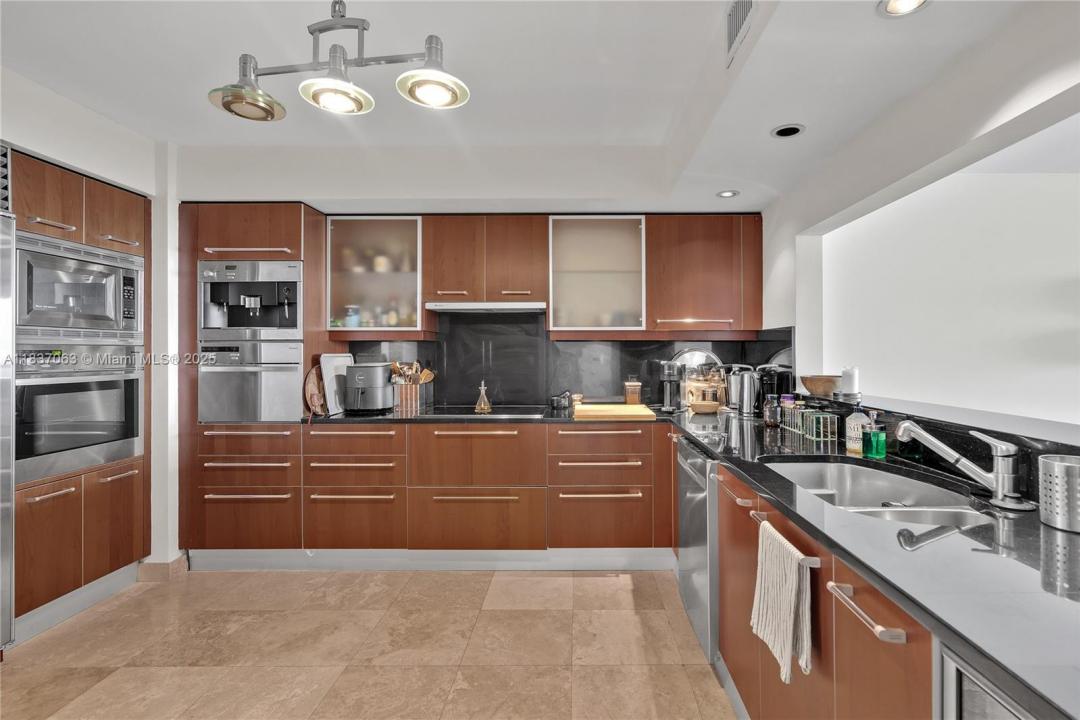 1331 Brickell Bay Dr 2007, Miami, פלורידה 33131, ארצות הברית של אמריקה