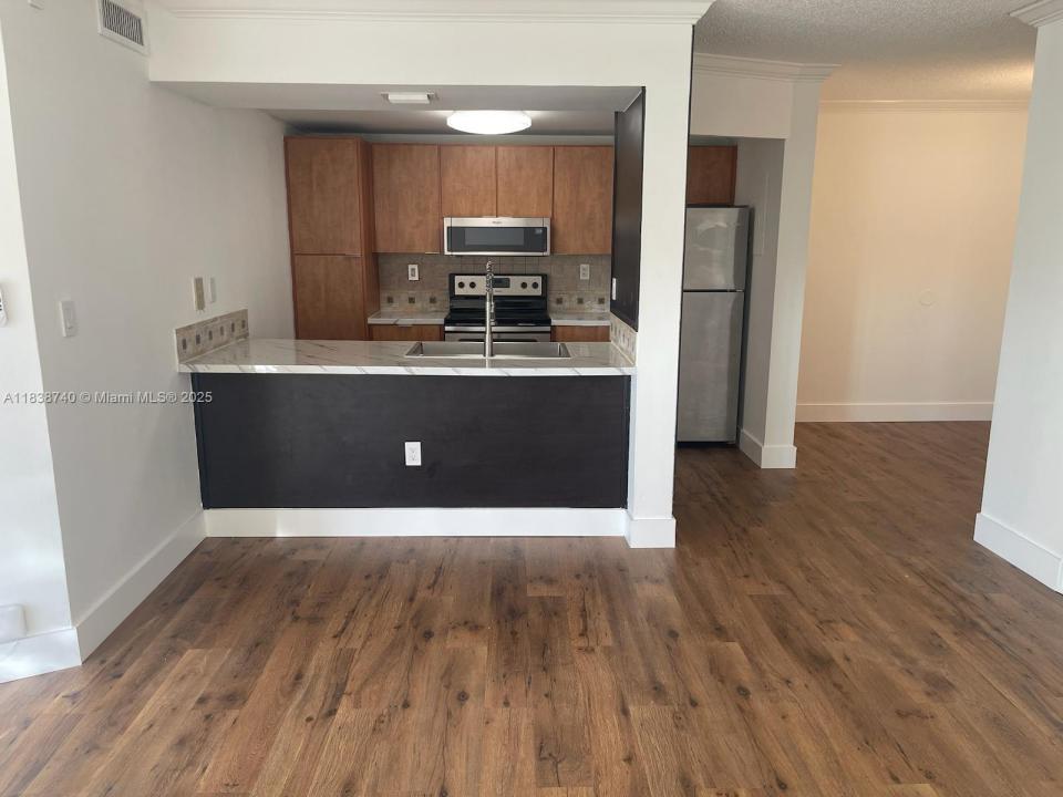 6995 NW 186th St E305, Hialeah, Florida 33015, Amerika Birleşik Devletleri