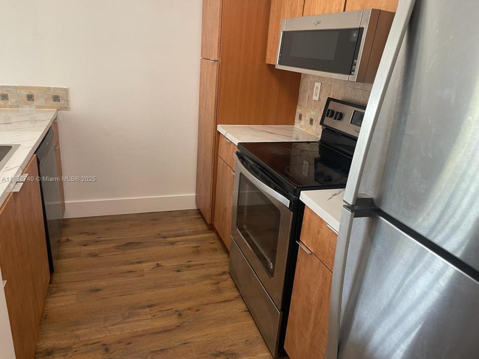 6995 NW 186th St E305, Hialeah, Florida 33015, Amerika Birleşik Devletleri